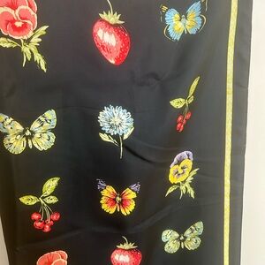 Talbots Black and Yellow square scarf in good condition. Made by “ Echo “